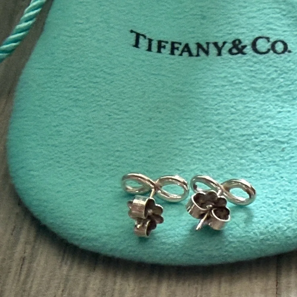 Tiffany & Co. Infinity Earrings ♾️ - Picture 4 of 6